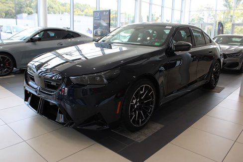 New 2026 BMW M5 w/ Carbon Package image 4