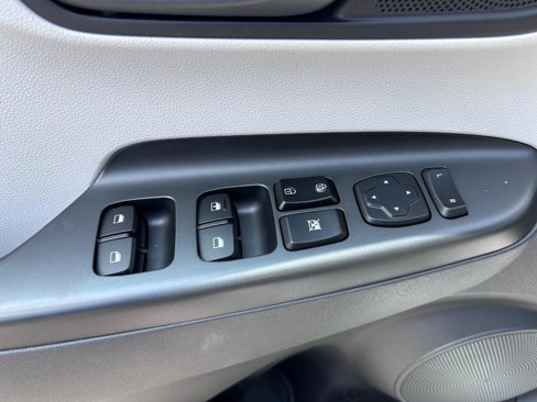 Used 2023 Hyundai Kona SE image 16