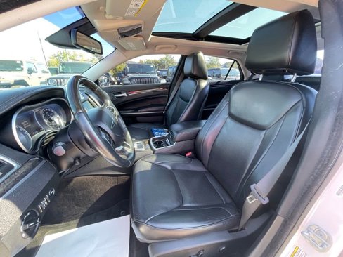Used 2018 Chrysler 300 Limited w/ Safetytec Plus Group image 22
