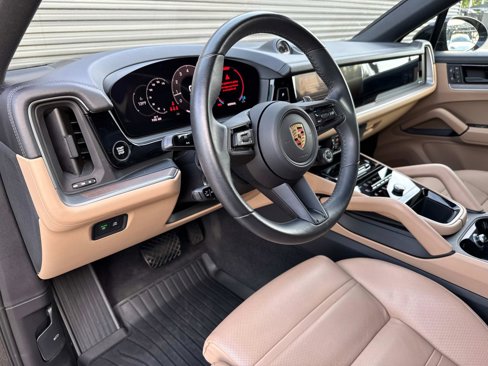 Certified 2024 Porsche Cayenne Coupe image 6