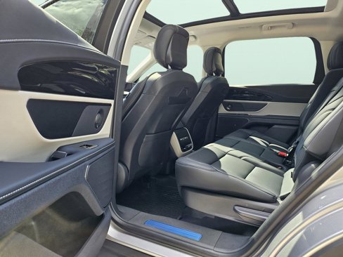 New 2025 Lincoln Nautilus Premier w/ Equipment Group 102A image 24