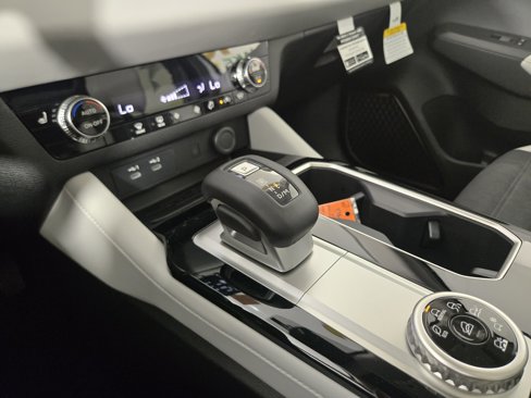 New 2025 Mitsubishi Outlander SE image 24
