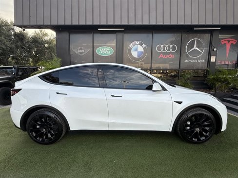 Used 2021 Tesla Model Y Long Range image 8