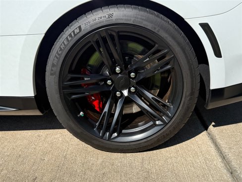 Used 2018 Chevrolet Camaro ZL1 image 19