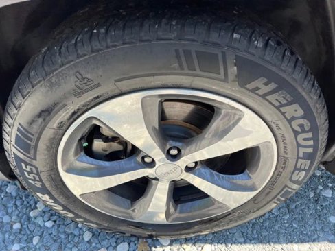 Used 2019 Jeep Cherokee Limited image 9