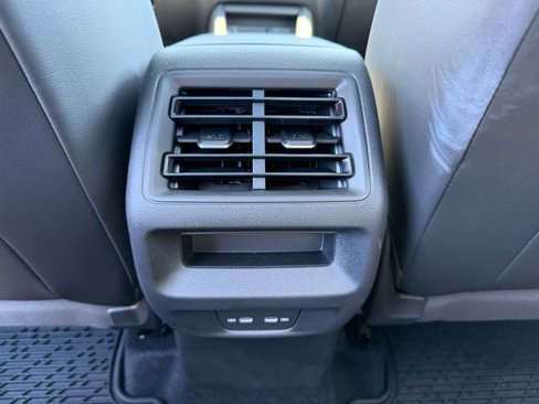 Certified 2025 Volkswagen Tiguan SE image 28