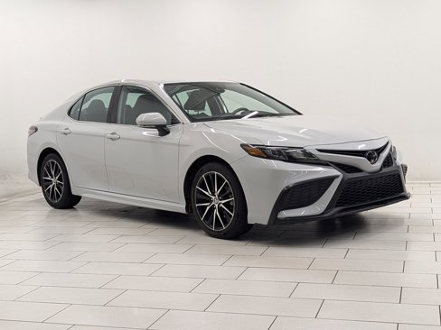 Used 2024 Toyota Camry SE image 6