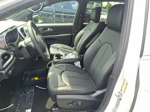 New 2026 Chrysler Pacifica Select image 8