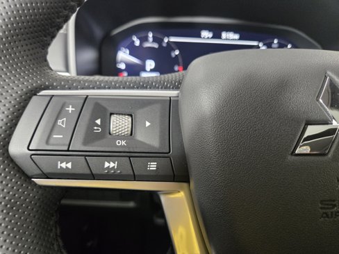 New 2025 Mitsubishi Outlander SE image 15