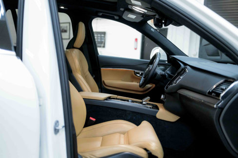 Used 2023 Volvo XC90 T8 Ultimate w/ Lounge Package image 49