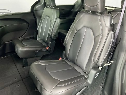 New 2025 Chrysler Pacifica Select image 24