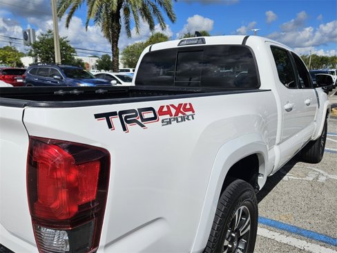 Used 2018 Toyota Tacoma TRD Sport image 11