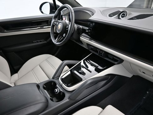 Certified 2025 Porsche Cayenne GTS image 12
