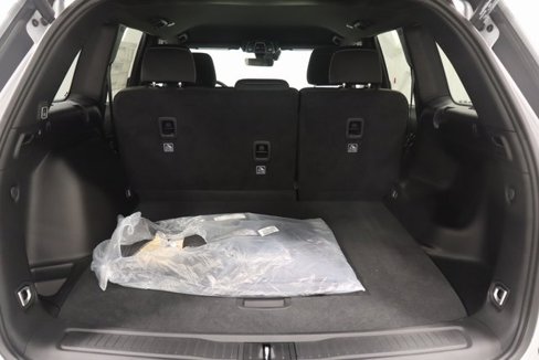 New 2025 Jeep Grand Cherokee Laredo image 18
