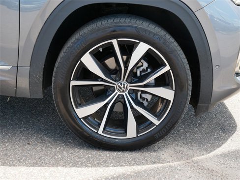 Certified 2024 Volkswagen Atlas SEL Premium R-Line image 9