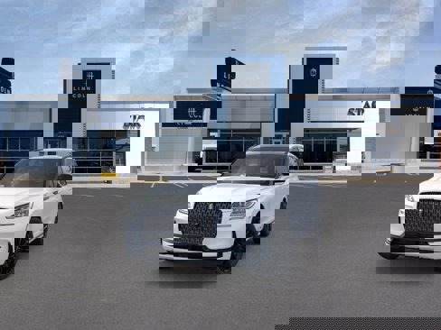 New 2025 Lincoln Corsair AWD w/ Equipment Group 101A image 2