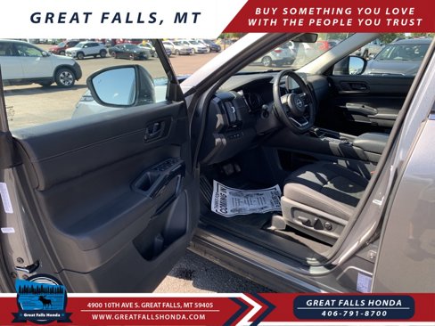 Used 2024 Nissan Pathfinder SV image 13