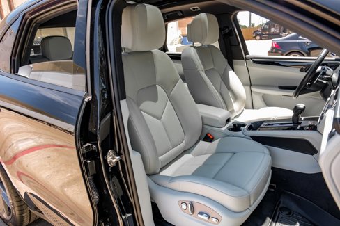 Used 2024 Porsche Macan w/ Premium Plus Package image 41
