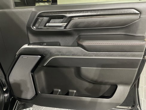 Used 2025 GMC Sierra 2500 AT4X image 28