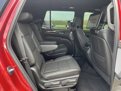 Used 2023 Cadillac Escalade Sport Platinum w/ LPO, ONYX Package image 17