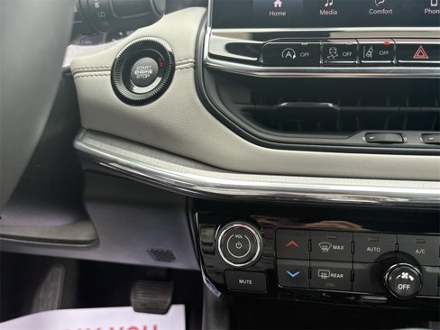 Certified 2024 Jeep Compass Limited image 21