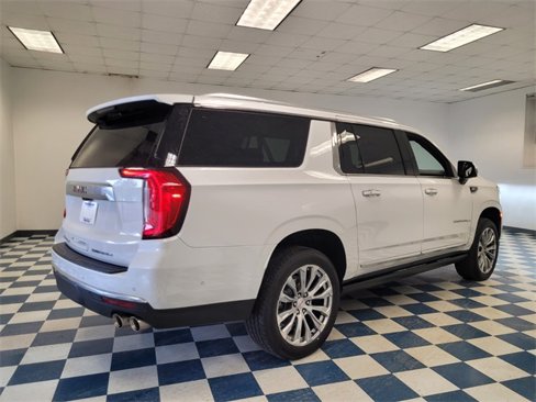 Used 2023 GMC Yukon XL Denali w/ Advanced Technology Package image 10