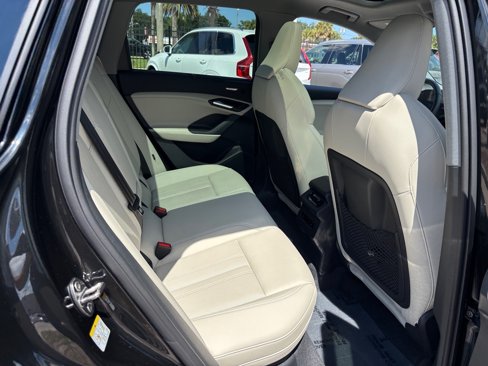 Used 2025 Audi Q6 e-tron Premium Plus w/ Premium Plus image 26