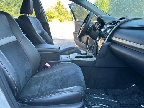 Used 2014 Toyota Camry SE image 19