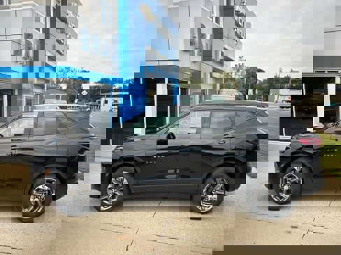 Certified 2025 Chevrolet Blazer LT image 1