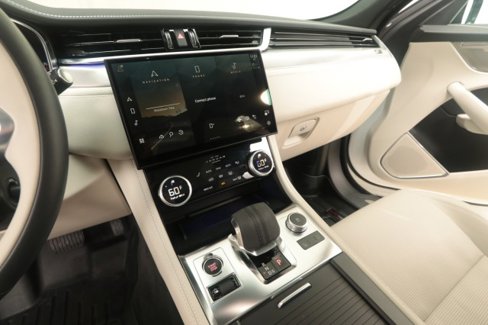 Used 2024 Jaguar F-PACE R-Dynamic S image 46