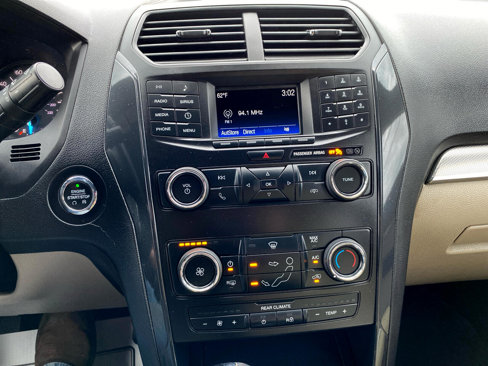Used 2019 Ford Explorer XLT image 30
