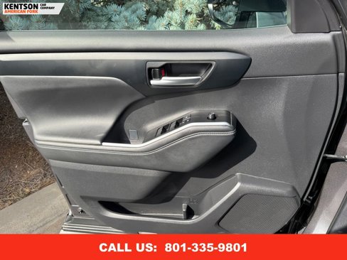 Used 2025 Toyota Highlander XLE image 22