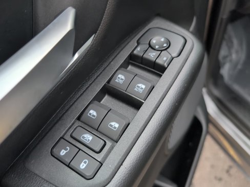 New 2025 RAM 1500 4x4 Crew Cab image 21