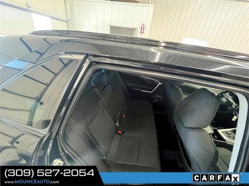 Used 2021 Toyota RAV4 LE image 7