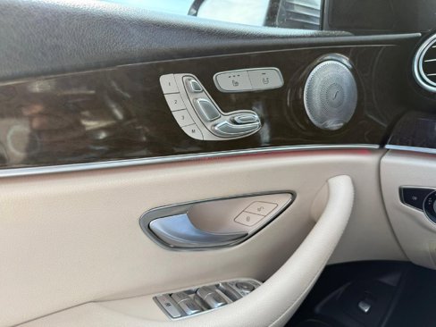 Used 2019 Mercedes-Benz E 300 4MATIC image 31