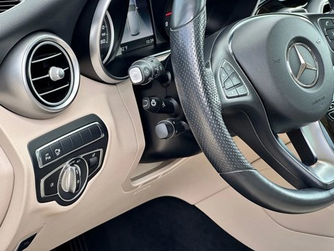 Used 2018 Mercedes-Benz GLC 300 4MATIC image 11