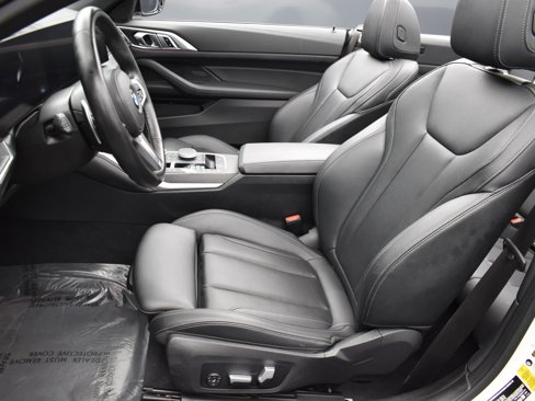 Used 2024 BMW M440i Convertible w/ Premium Package image 9