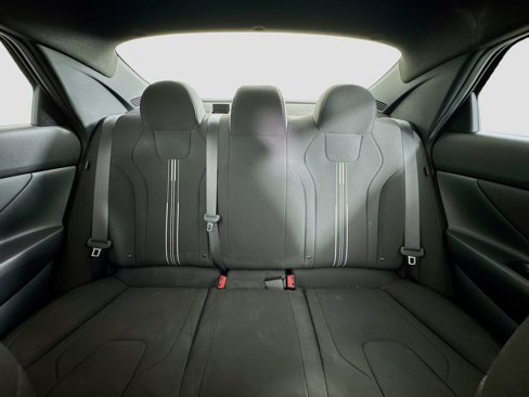 Certified 2025 Hyundai Elantra Sport image 34