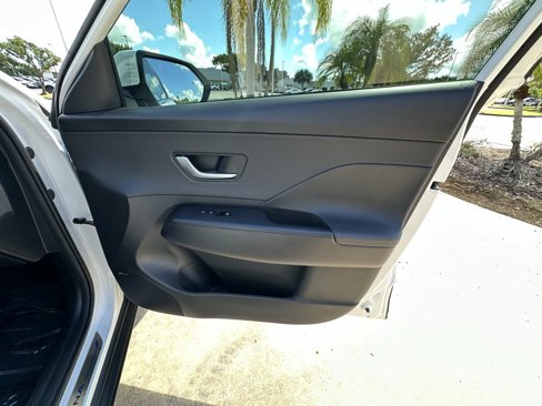 Used 2025 Hyundai Kona Limited image 34