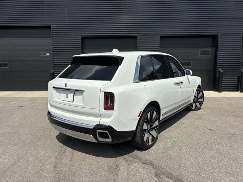 New 2025 Rolls-Royce Cullinan image 2