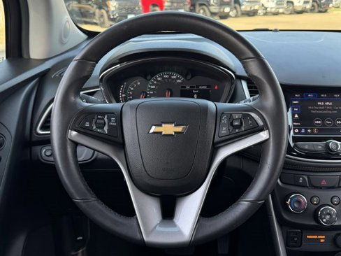Used 2022 Chevrolet Trax LT w/ LT Convenience Package image 13