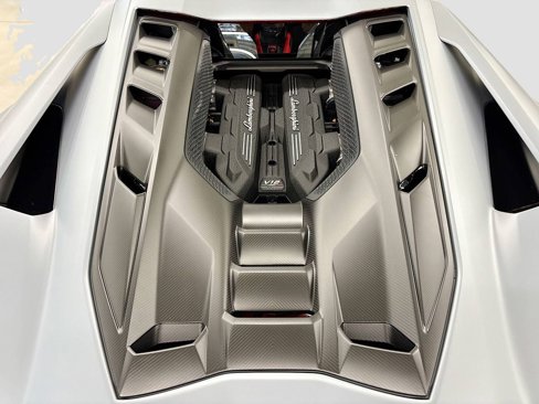 Used 2024 Lamborghini Revuelto image 33