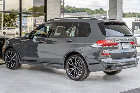 Used 2022 BMW X7 xDrive40i w/ M Sport Package image 7