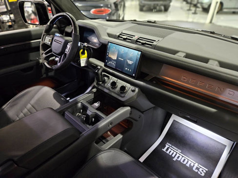 Used 2025 Land Rover Defender 110 image 72