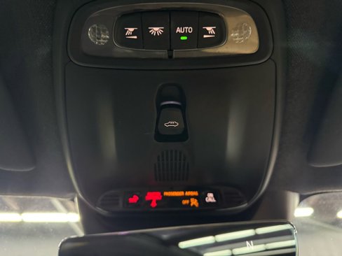 Used 2019 Volvo XC40 T5 Momentum image 32