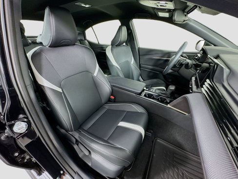 Used 2025 Toyota Camry SE image 28