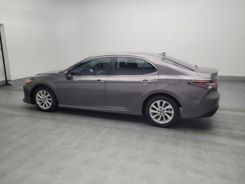 Used 2021 Toyota Camry LE image 3