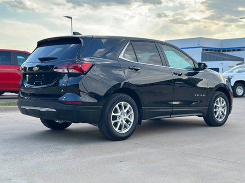 Used 2023 Chevrolet Equinox LT image 2