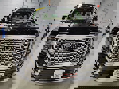 Used 2023 GMC Yukon XL Denali w/ Denali Reserve Package image 3