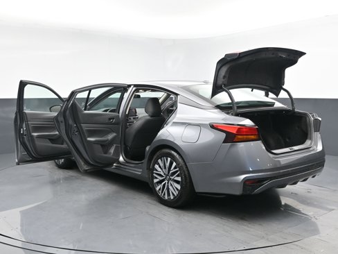 Used 2024 Nissan Altima 2.5 SV image 30